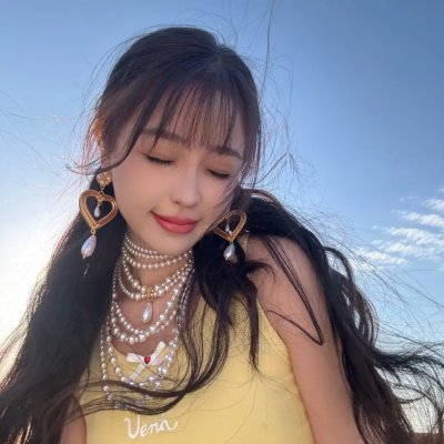 红绒花 海报